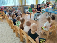 Как накормить очень голодную гусеницу 