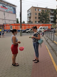 РАЗНОЦВЕТНЫЕ ГЕРОИ НА АСФАЛЬТЕ