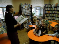 Трудно птицам зимовать, надо птицам помогать!
