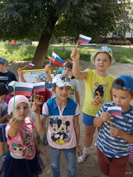 Гордо реет флаг российский