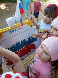 Гордо реет флаг российский