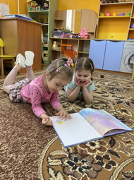 Весна, цветы и книги 