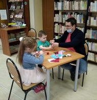 Масленица идёт, блины да мёд несёт