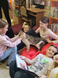 Чаепитие с книжкой в руках 