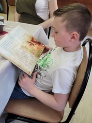 Чаепитие с книжкой в руках 