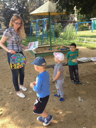 Уходит тихо лето, одетое в листву…