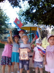 Уходит тихо лето, одетое в листву…
